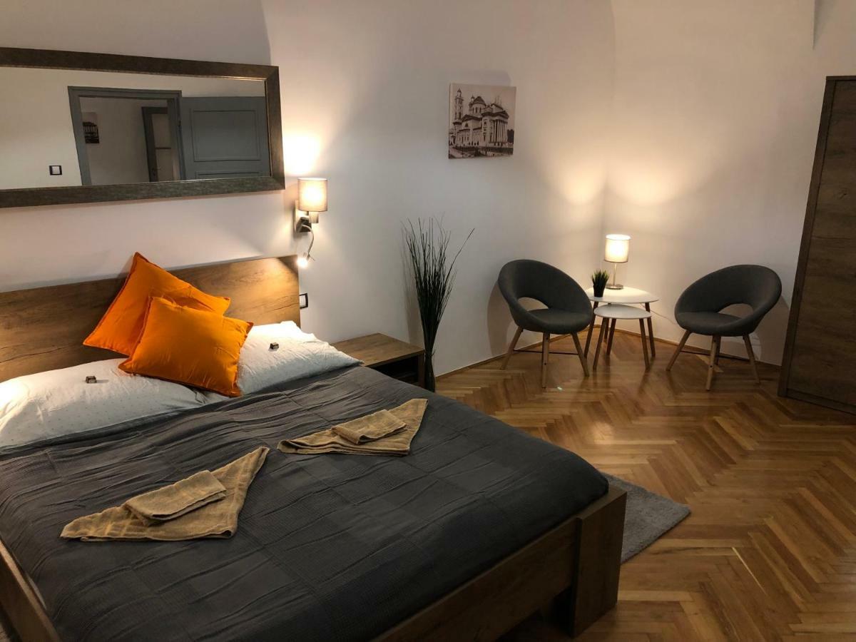 Pr Apartman Eger Luaran gambar