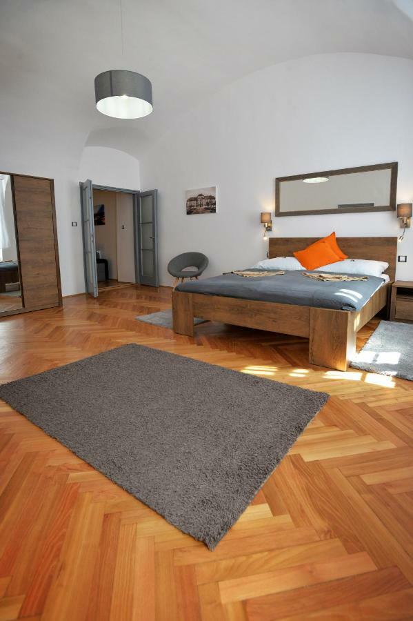 Pr Apartman Eger Luaran gambar