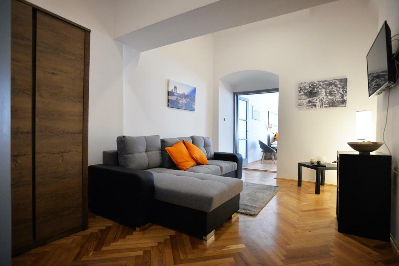 Pr Apartman Eger Luaran gambar